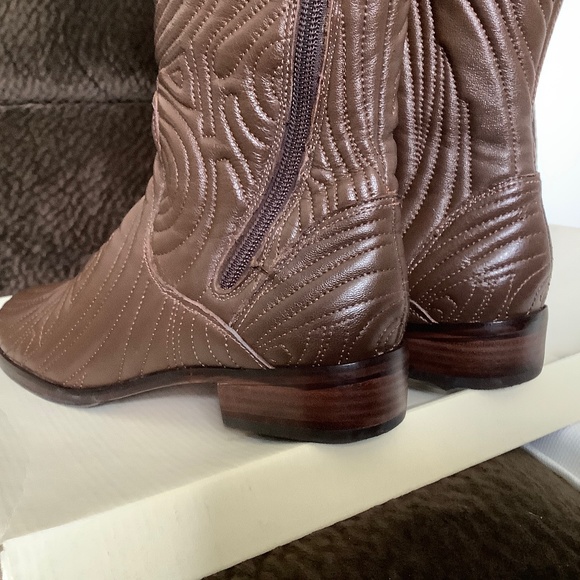 MERE Women's Brown Leather Boots, Size: 8M, Made in Brazil - Picture 9 of 15